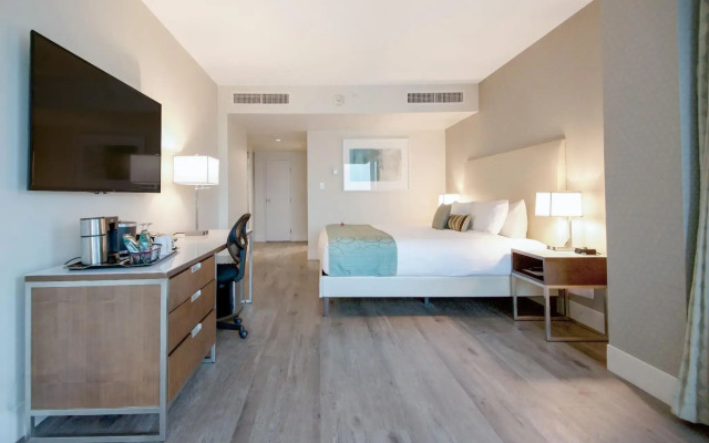 Coast Coal Harbour Vancouver Hotel by APA