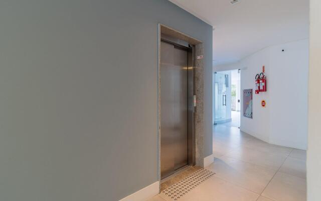 Apto luxuoso a 230m da praia de Jurerê VJE301