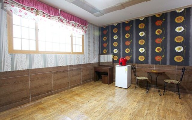 Geojedohaeyang Pension