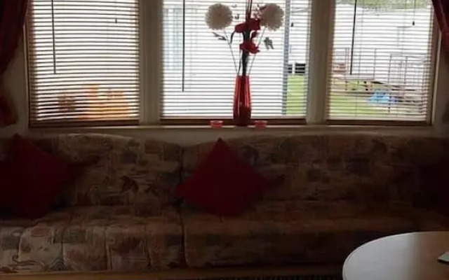 T & J's Caravan - 251 Happy Day's