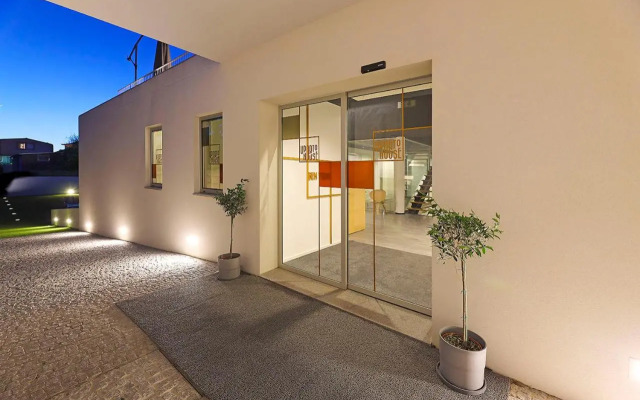 Uporto House Residence