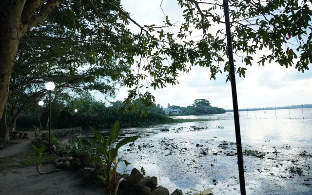 Lake Resort Bolgoda