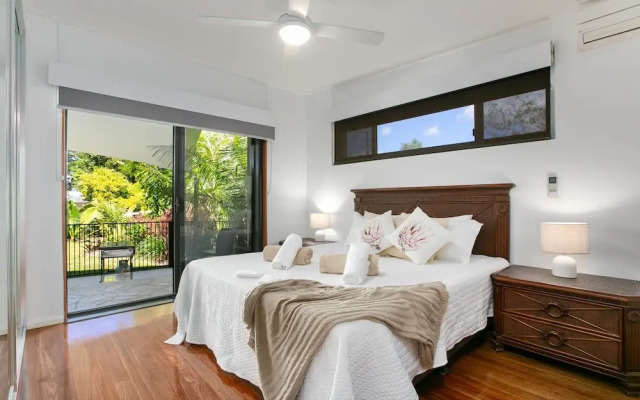 Tropical 3 Bedroom House, Pool plus 4th Bedroom Bungalow