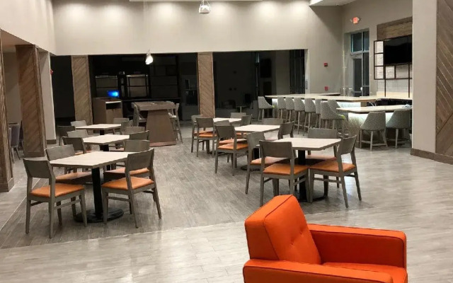 Holiday Inn and Suites Memphis Southeast Germantown