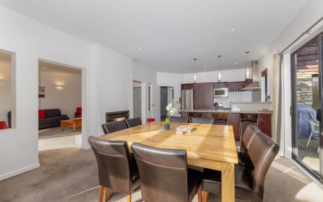 Lake Wanaka Villas at Hertiage Village Country Res