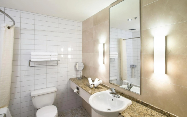 Le Square Phillips Hotel And Suites