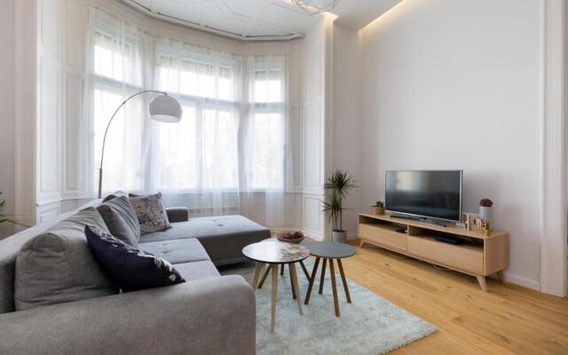 Designer Dream Home In The Center w 2BR/2Bath