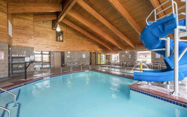 AmericInn by Wyndham Fargo West Acres