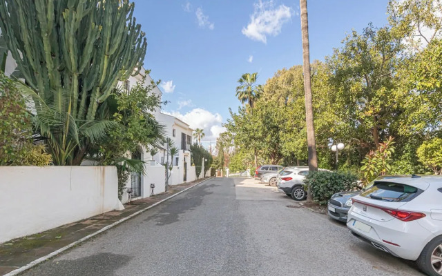 Puerto Banus Near La Sala By The Sea