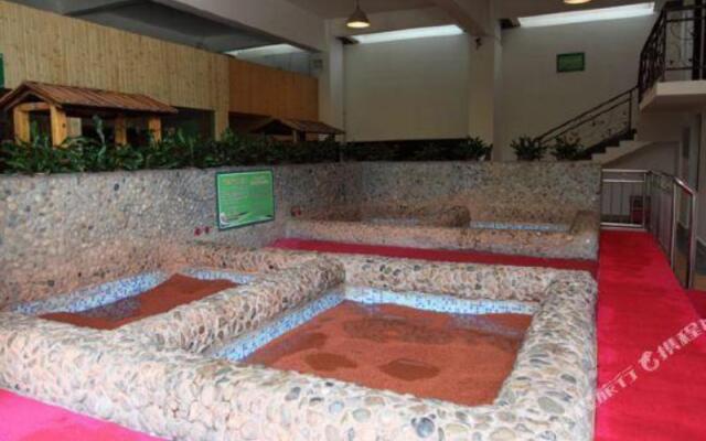 Xinyinzhan Hot Spring Holiday Resort