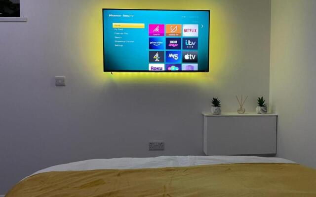 Balco Sherwood Studio (Adults Only)