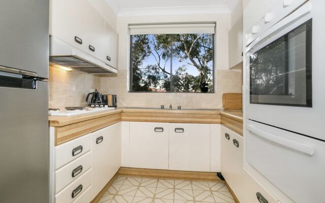 Tranquil tree top hideaway (608i)