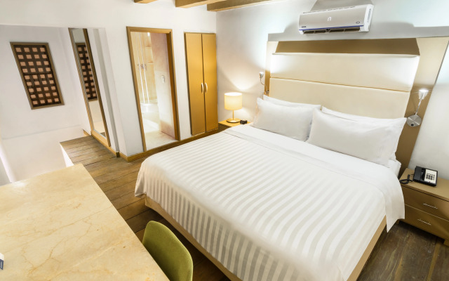 GHL Collection Armería Real Hotel