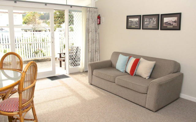 Hananui Lodge and Apartments