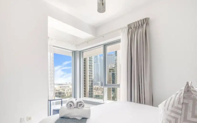 LUX  The Fountain View Suite