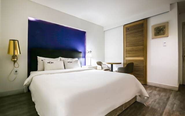 Apple Hotel
