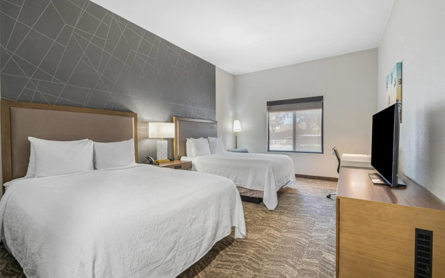 Best Western Valencia/Six Flags Inn & Suites