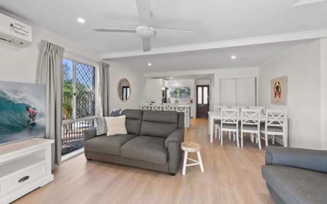 Family-friendly Flat With Balcony Views – Guest Rooms – Mooloolaba