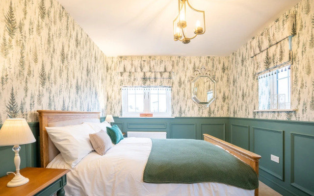 6 Bedroom New Build Detached House in Bicester