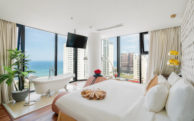 Sala Danang Beach Hotel