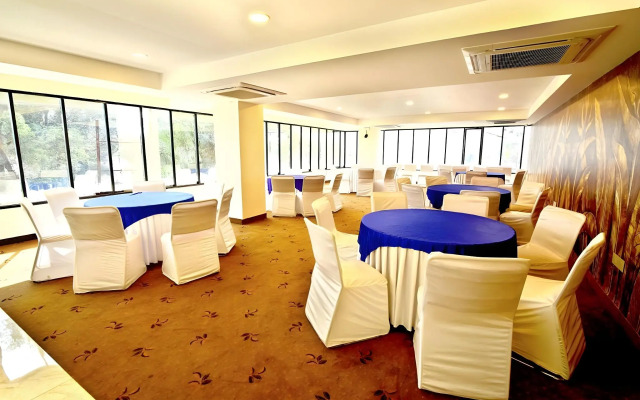 FabHotel Solaris AB Road