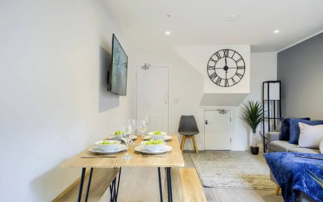 Ribble'S Elegant 6-Bedroom House W/ Garden