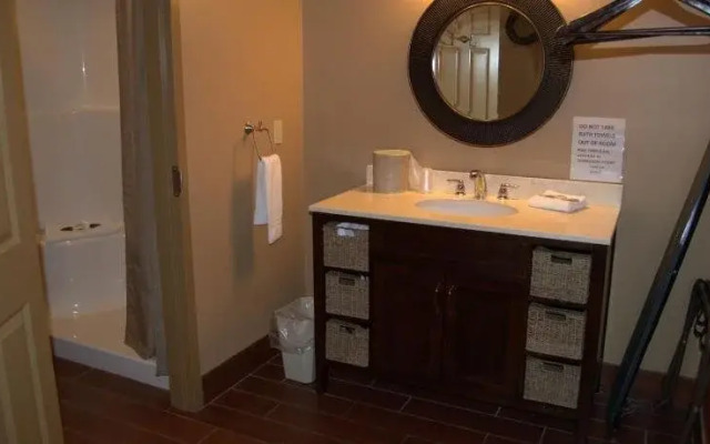 Put in Bay Victory Station Hotel