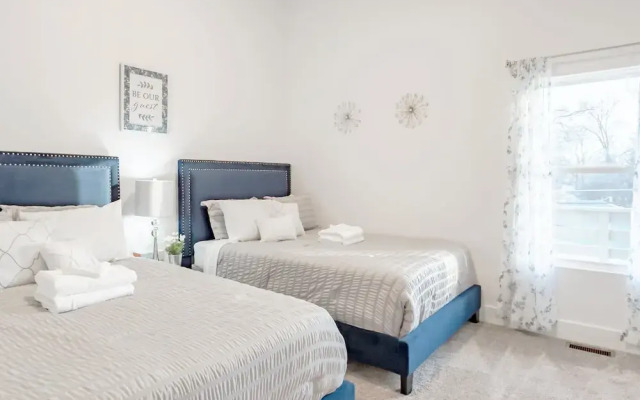 Sanitized Newly Designed Super Chic Indy Home Near Fountain Square!