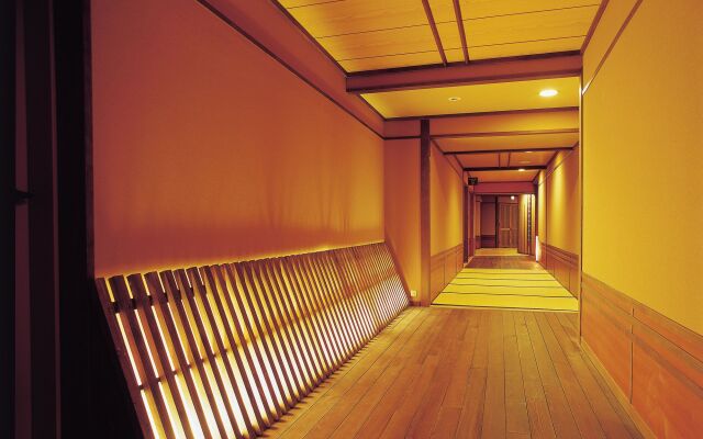 Akan Tsuruga Bessou HINANOZA