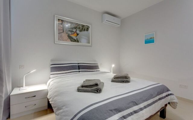 Brand New Designer Finished Apartment, Central Location
