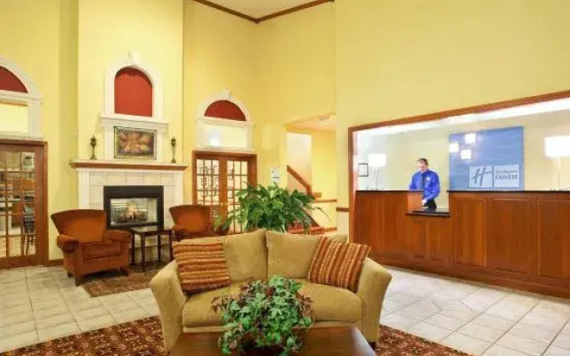 Holiday Inn Express Watertown