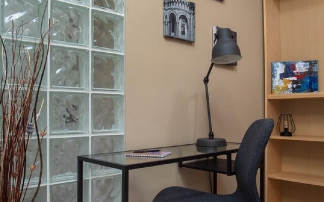 Comfy Home Office Condo w Parking Balcony Coffee