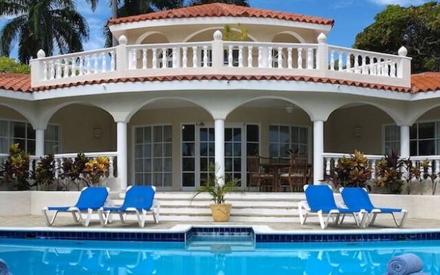 3br Villa With Vip Access - All Inclusive Program With Alcohol Included