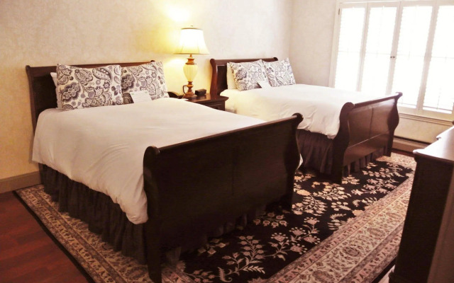 Cow Hollow Suites