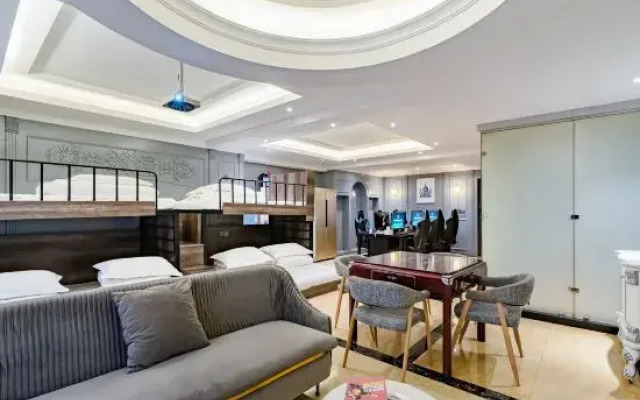 Fall in love with E-sports Hotel