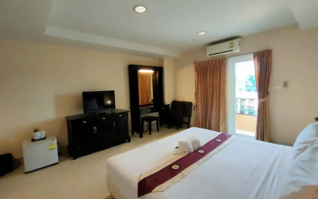 Rayong Lanna Hotel