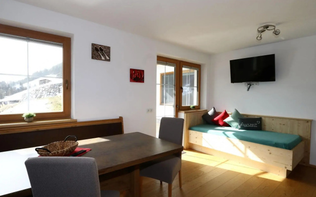 Holiday Flat Schoser, Fugen
