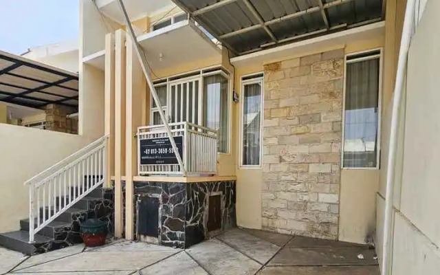 RedDoorz Syariah Nanna Homestay Near Dino Park