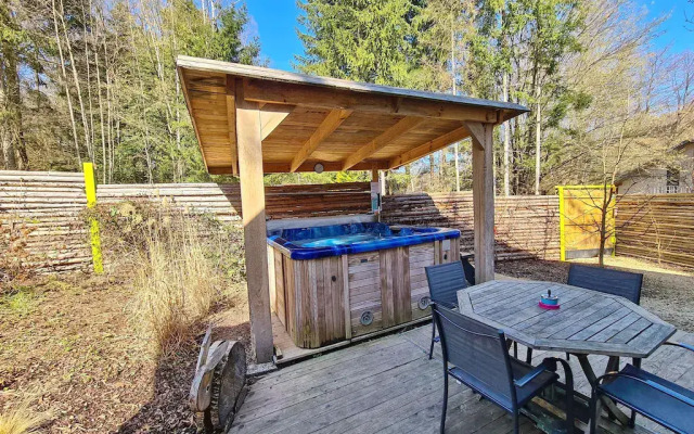 Chalet With hot tub in Durbuy