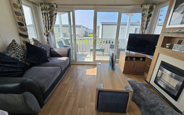 Angie 2 Bed Rhyl Robinhood