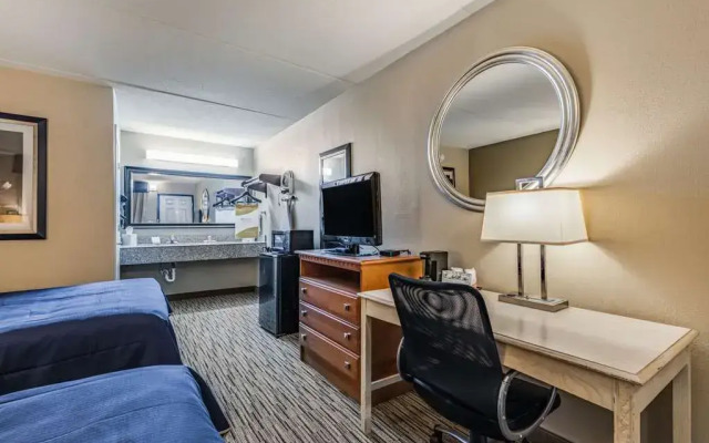 Rodeway Inn & Suites