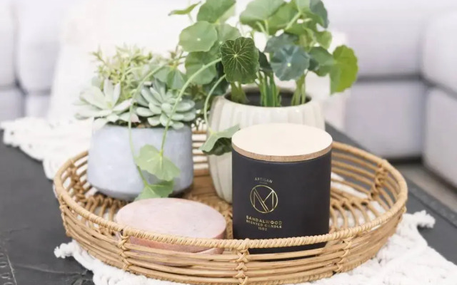 The Pool House, Romantic Country, King Bed