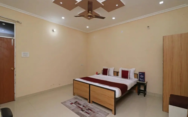 OYO 9307 Home Stay Hotel Nirmal Palace