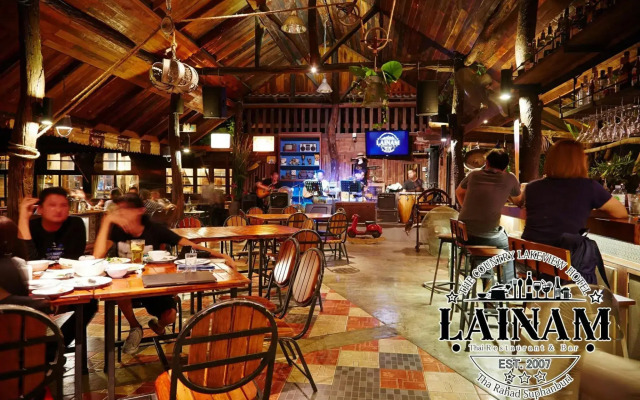 Country Lakeview Hotel