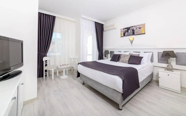 Aryes Deluxe Hotel