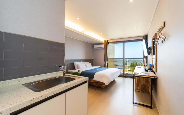 CozyCove Boutique Hotel