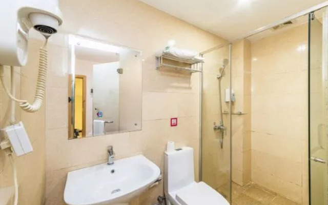 Elong ME Hotel (Guangzhou Panyu Shigang Pedestrian Street)