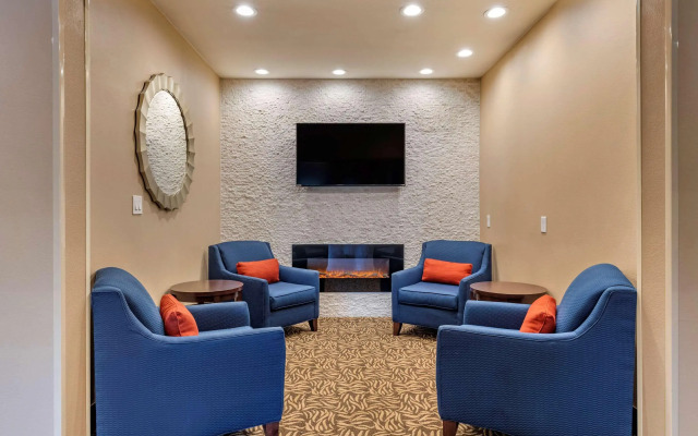 Comfort Suites