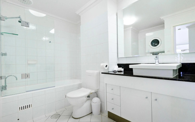 Majestic Old Lion Apartments