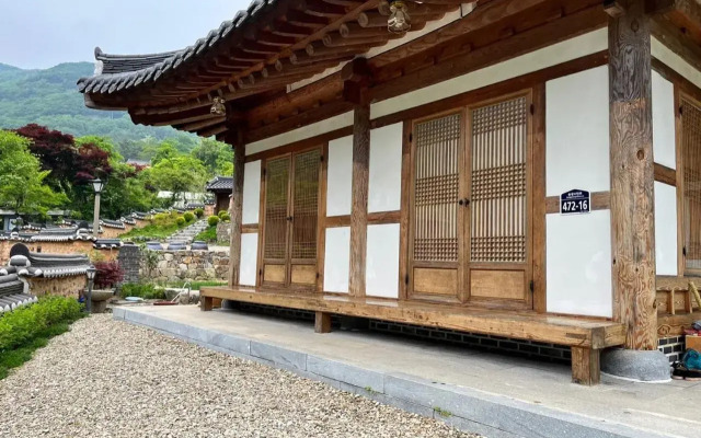 Wanju Hanok Pension Hyurim